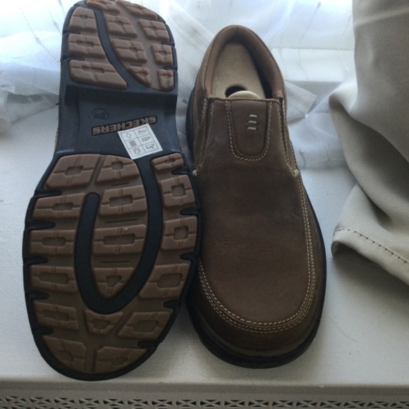 SKECHERS Men’s Leather Loafers…new in box. (Extra wide fit) - Picture 10 of 12
